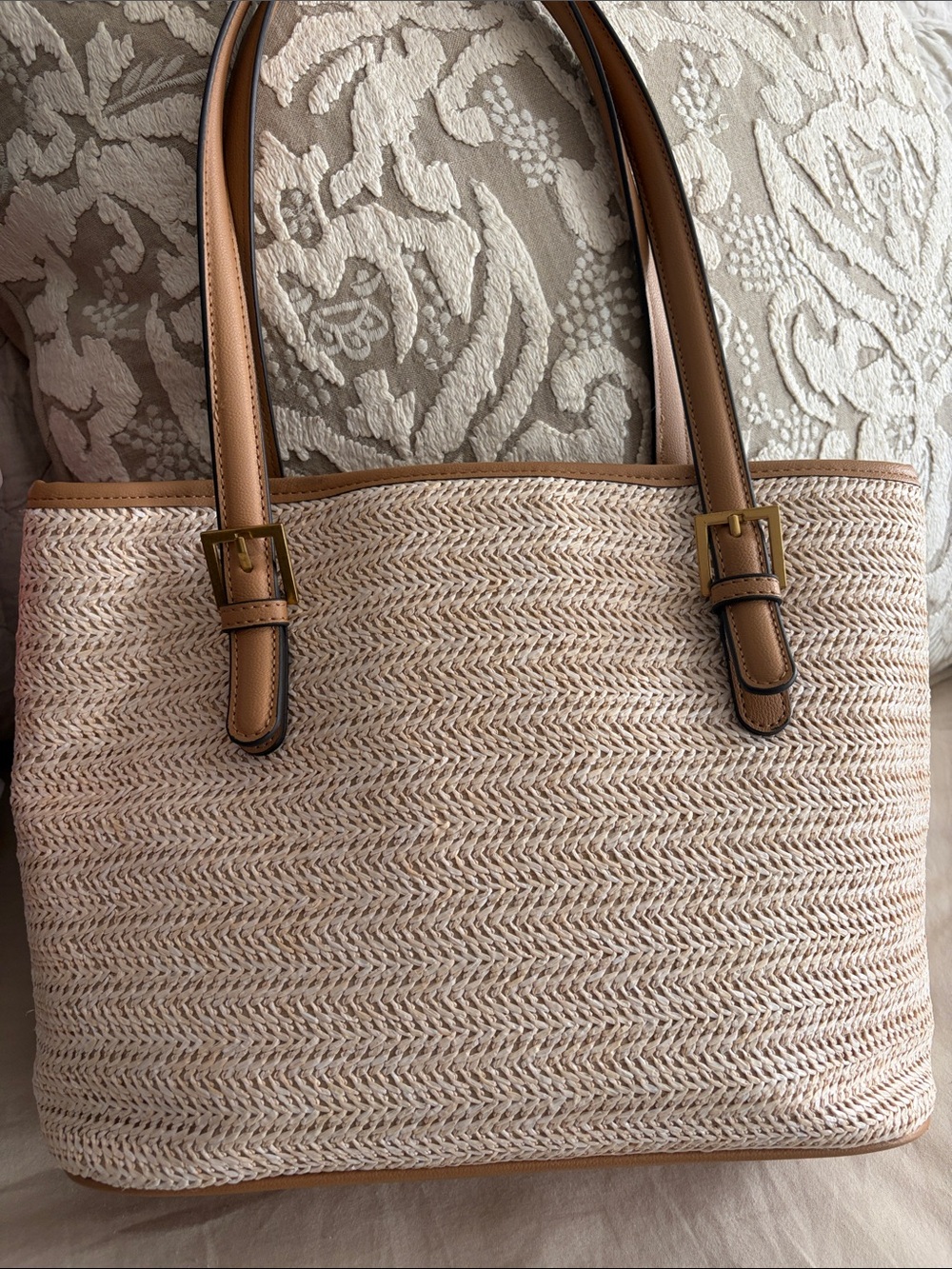 Women’s Straw Tote Bag with Tan Handles